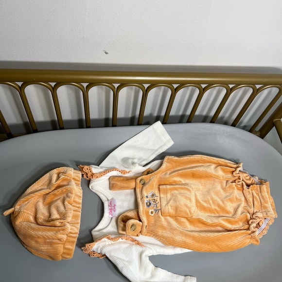 Orange and Cream Babygirl velour Outfit w/ Hat ruffle & lace detail. No flaws - Picture 1 of 11